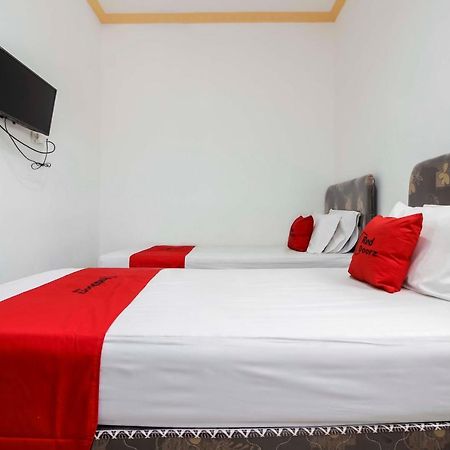 Reddoorz Near Sam Ratulangi Airport Manado Otel Dış mekan fotoğraf