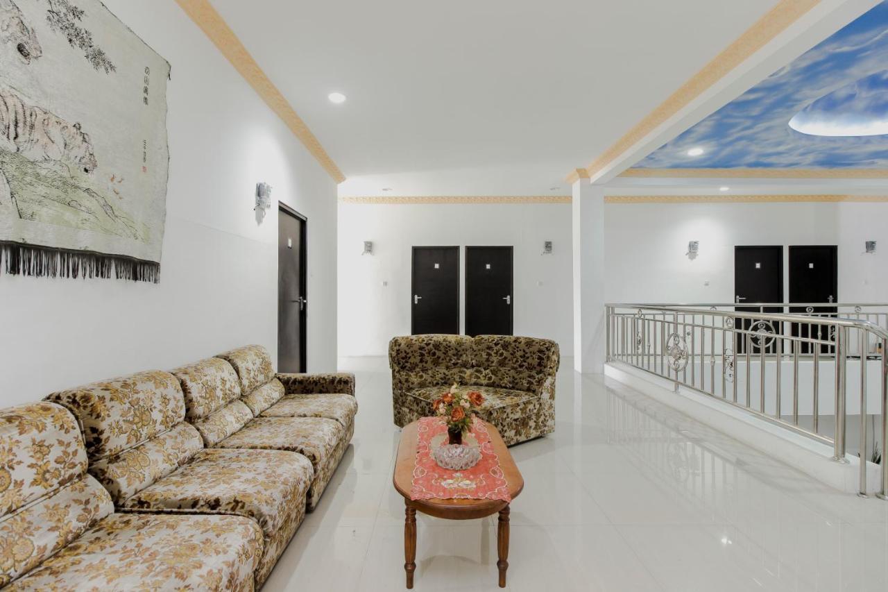 Reddoorz Near Sam Ratulangi Airport Manado Otel Dış mekan fotoğraf