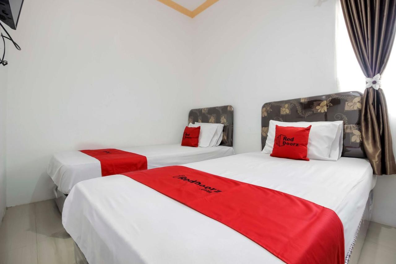 Reddoorz Near Sam Ratulangi Airport Manado Otel Dış mekan fotoğraf