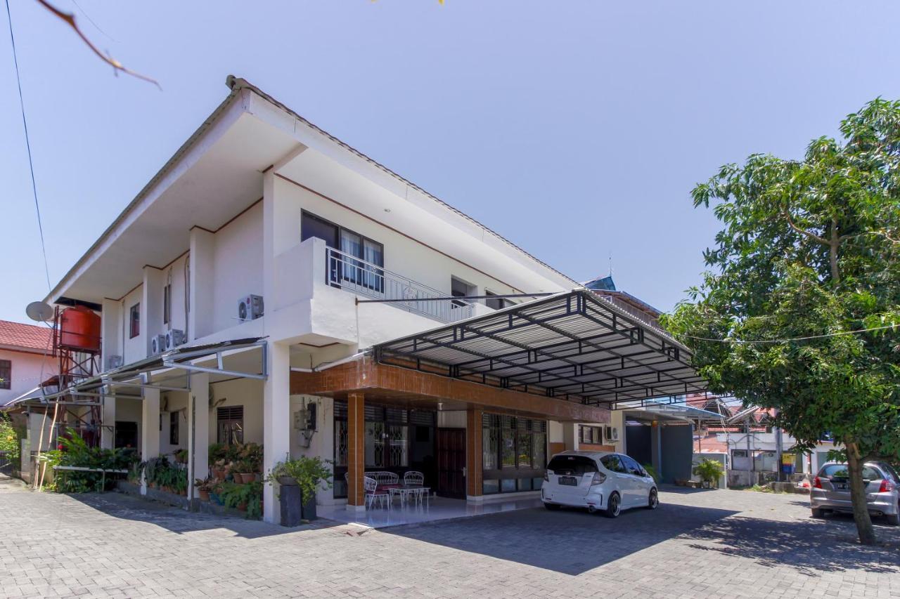 Reddoorz Near Sam Ratulangi Airport Manado Otel Dış mekan fotoğraf